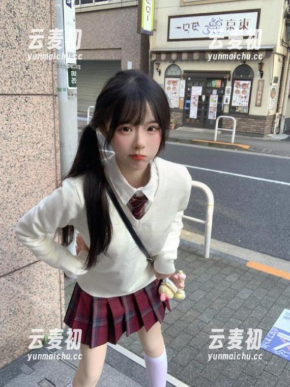 果团网 - 透过镜头感受莫雅琪修女的柔情与坚定，私房写真记录她的每一个动人时刻.txt