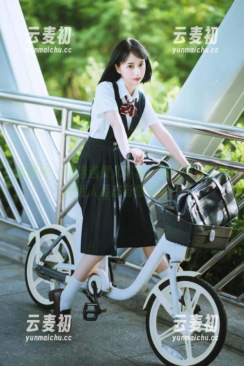 果团网 - 精选通灵儿写真：原图描绘女孩的迷人姿态与情感.txt