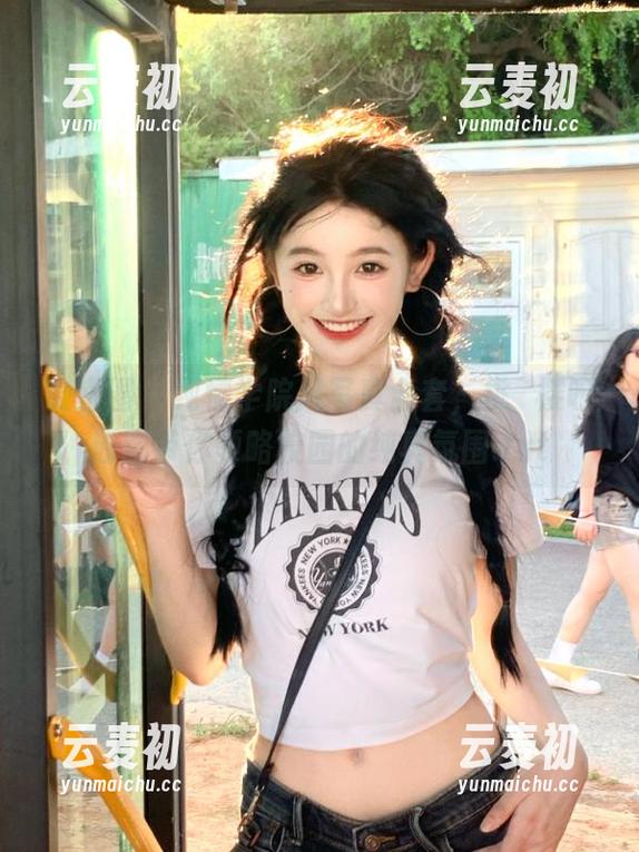 微密圈 - 纯情学院风写真全套，桃沢樱呀原图带你领略校园的纯真氛围.txt