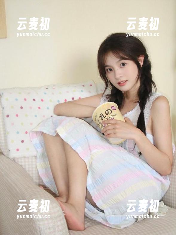 梦丝女神 - 探索美：乔儿舞蹈服搭配黑色丝袜的最新美图欣赏.txt