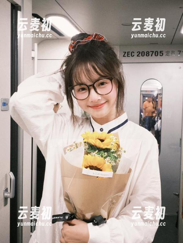 探索森萝财团JK校服白丝惹火风情，独特壁纸合集等你来下载！.txt