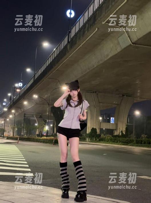 在线资源更新：森萝财团天台黑丝水手服竟然还有隐藏亮点！.txt