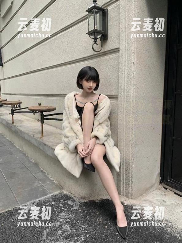 模范学院 - 探索任莹樱Jenny的双人写真，美图中流露出友情的深厚与情感的细腻，带给你无限美好。.txt
