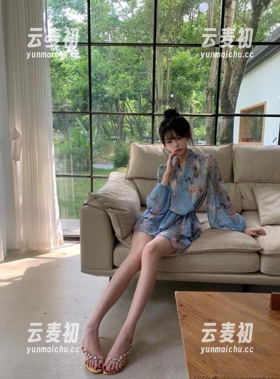 模范学院 - 精彩纷呈！蒋小静Jessica最新美脚写真合集，展现无与伦比的美感.txt