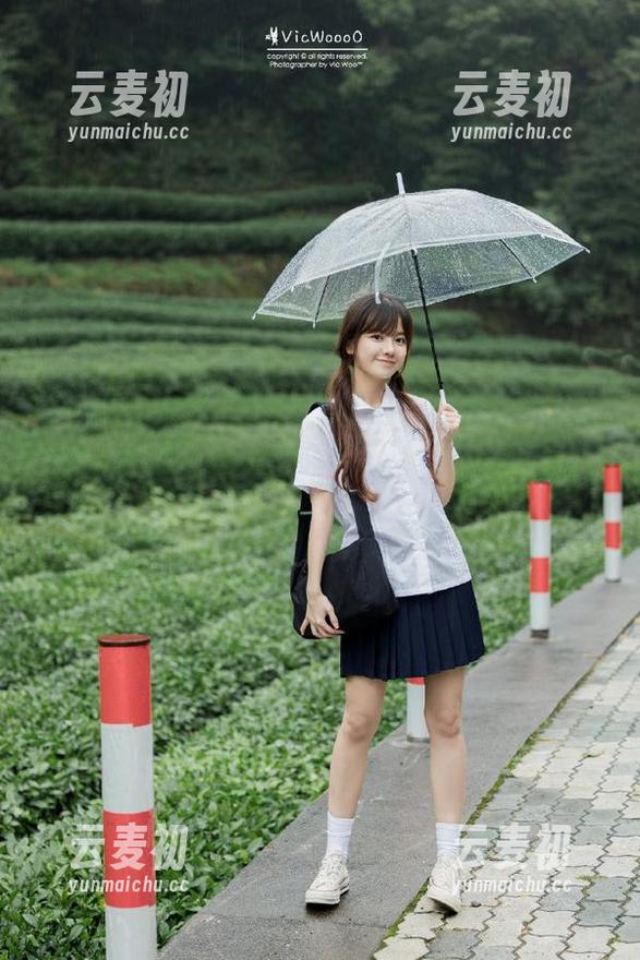 模范学院 - 尽享黄乐然美足写真：丰富资源背后的创意灵感与艺术追求！.txt