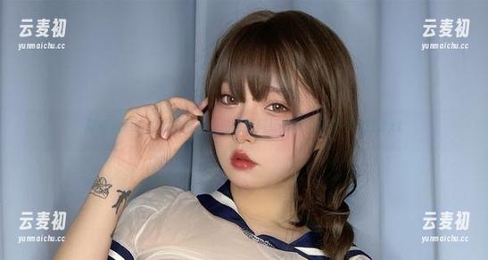 探索次屁啦的私拍图集，私底下风纪委员的风格与个性.txt