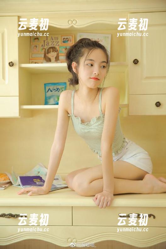 爱蜜社 - 在线解锁梦心玥的教室高清写真，带你回到那些青葱岁月.txt