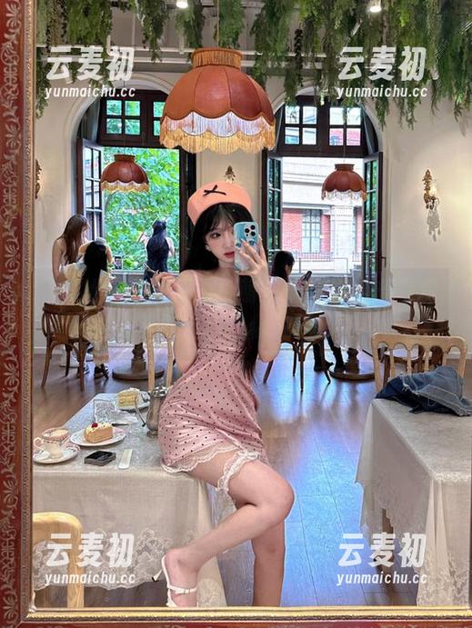 爱蜜社 - 呼唤可爱！萌白酱空姐全套写真大揭秘，下载链接让你轻松拥有！.txt
