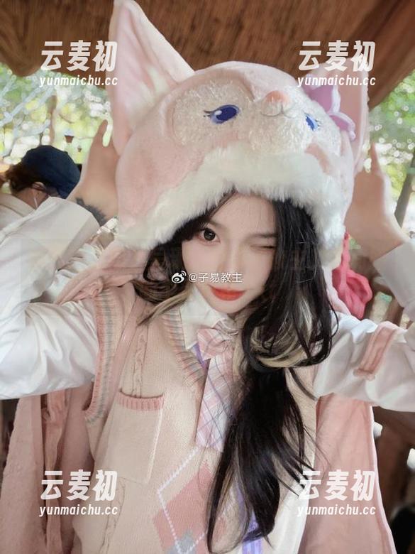 细腻高清照片呈现：白易子教主艾米莉娅的个性风格.txt