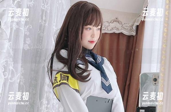 领略白烨烨的瑜伽风采：充满创意的cos作品展示.txt