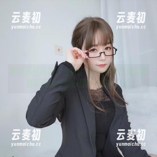 拍摄幕后揭秘：白银81甜美后辈日常篇的精彩原图与独特图包发布！.txt
