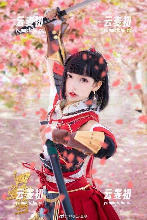 与神乐坂真东一起感受全套御姐写真，立即下载解锁魅力.txt