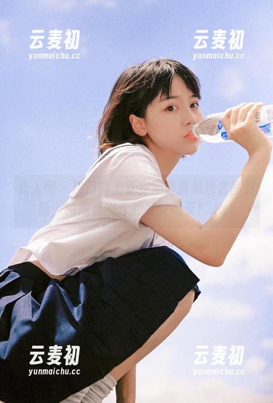 秀人网 - 热门博主乔安娜最新黑色套图更新，瞬间点燃你的视觉感受！.txt