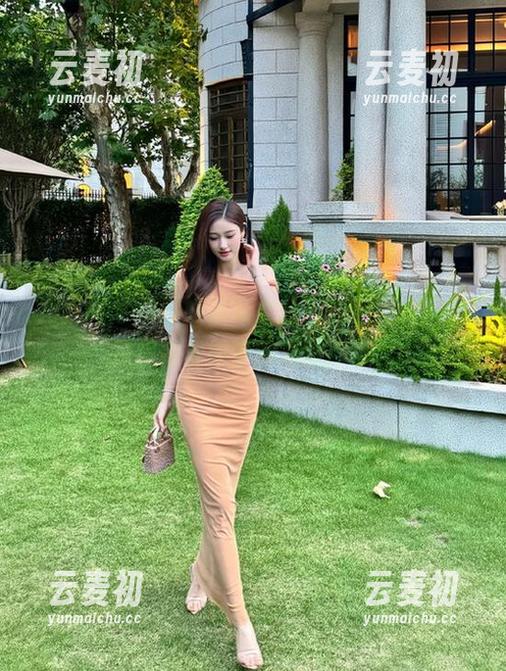 秀人网 - 刘婷婷最新女孩写真原图，完美捕捉青春如梦的光影！.txt