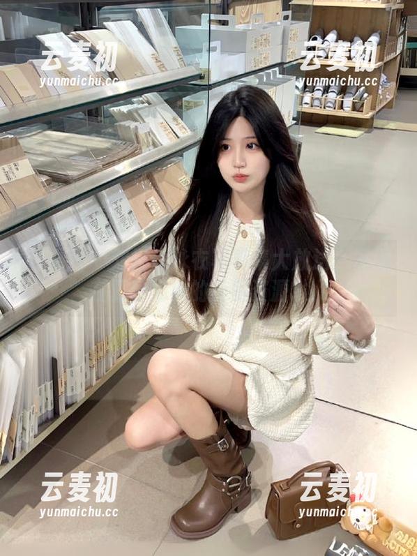 秀人网 - 刘婷婷泳衣写真集大放送：沉浸在夏日海滩的美丽资源.txt