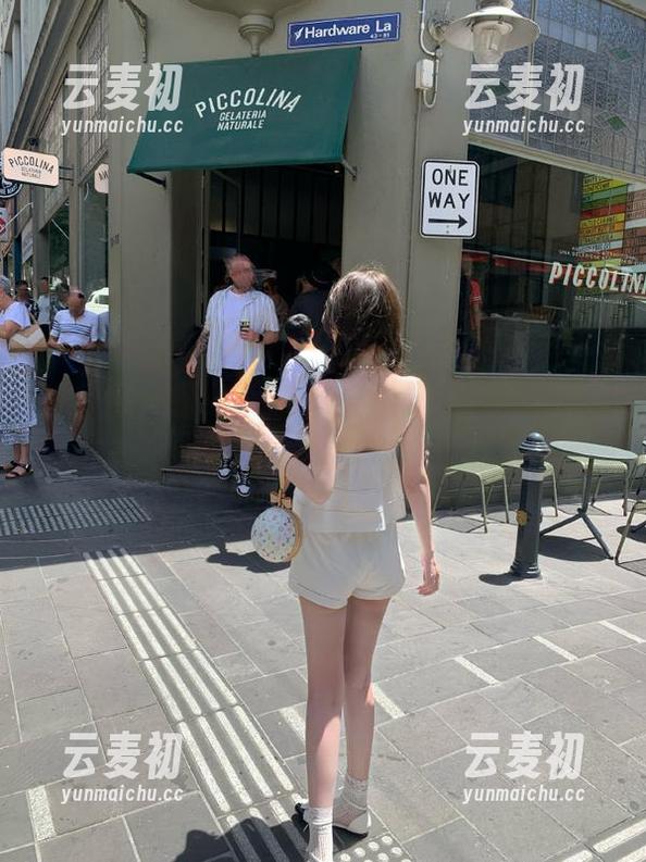 秀人网 - 探索唐翩翩的死库水世界，原图更新引发的视觉盛宴.txt