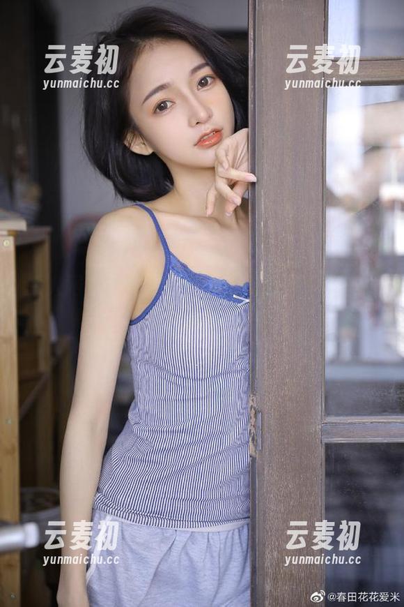 秀人网 - 梦幻旗袍：唐翩翩独特写真套图为你呈现传统之美.txt