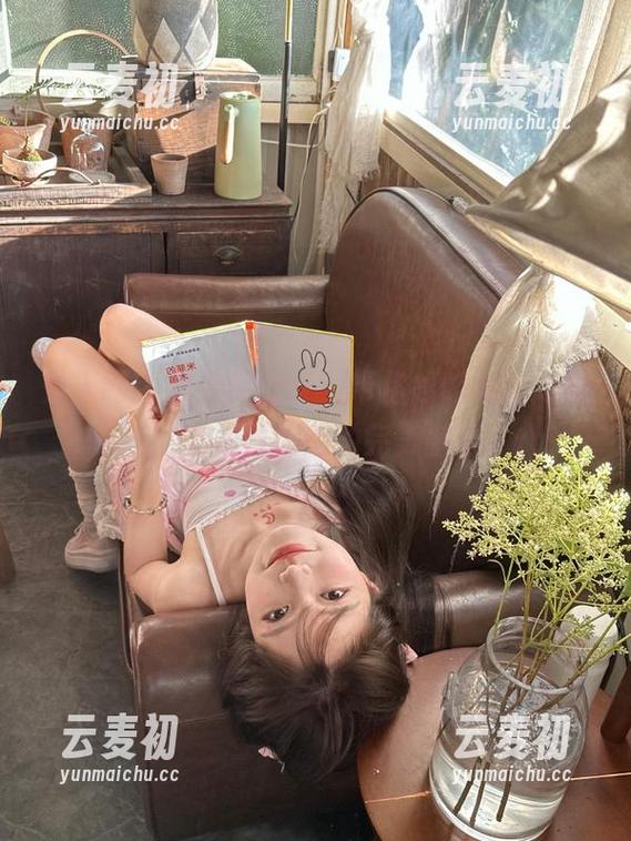 秀人网 - 夏诗诗Sally带你领略黑白写真更新，艺术与情感的完美融合.txt