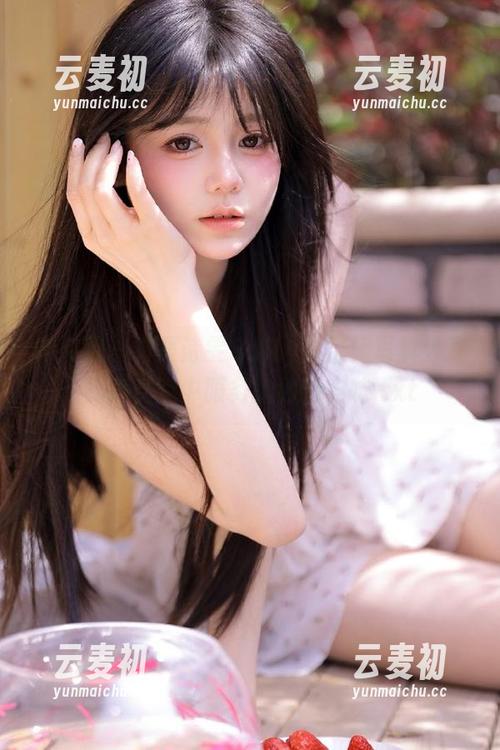 秀人网 - 看夏诗雯Sally的空姐写真分享，感受空中服务的独特韵味.txt