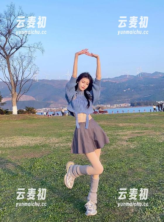 秀人网 - 大美媚京办公室写真：将职业魅力与艺术气息相结合的视觉盛宴图片.txt