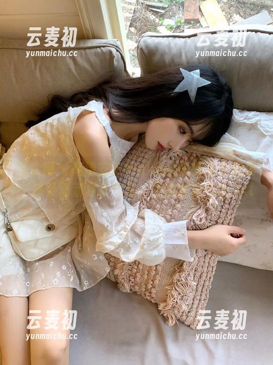 秀人网 - 高清安然Maleah短裤写真图册：感受清新夏季气息，尽情展现风格.txt