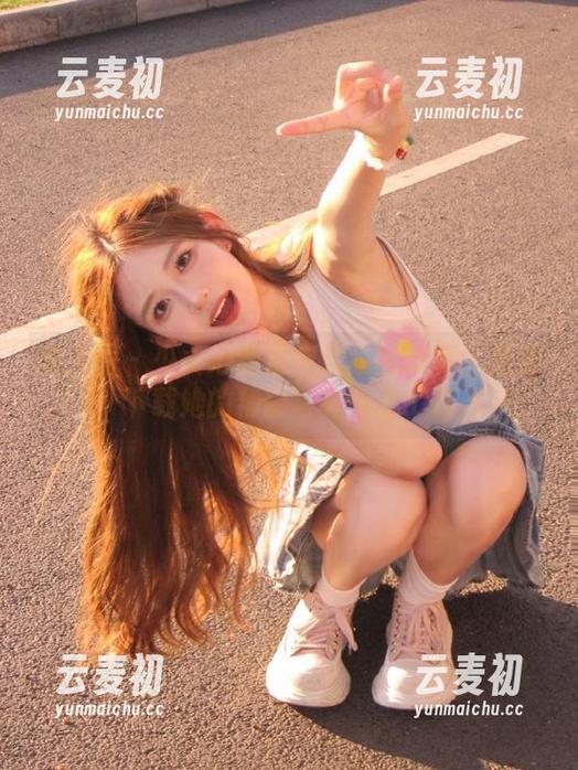 秀人网 - 少女心雪雪与海边的故事：免费下载她的精彩写真作品.txt
