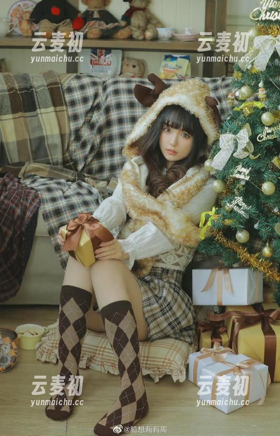 秀人网 - 最新比基尼写真集，幼幼展现夏日时光的清凉与性感.txt