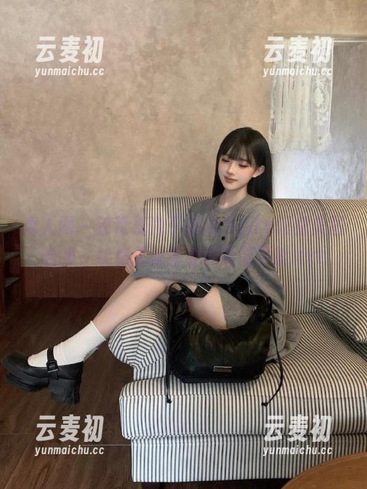 秀人网 - 独特视角下的月夕Lily短裙美图合集，让你体验青春的无限可能.txt