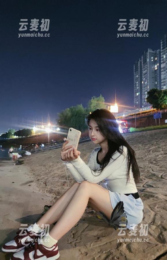 秀人网 - 画笔下的教室故事：杨晨晨的写真原图照片，展现无限的青春可能性.txt