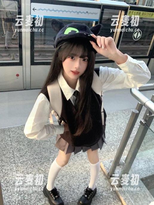 秀人网 - 拥抱灰丝的优雅：欧阳妮娜娜写真套图资源汇总.txt