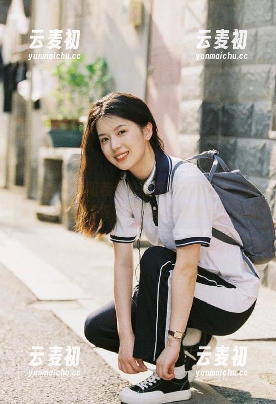 秀人网 - 欧阳若依校园校服套图分享，展现青春活力与纯真感动的完美结合！.txt
