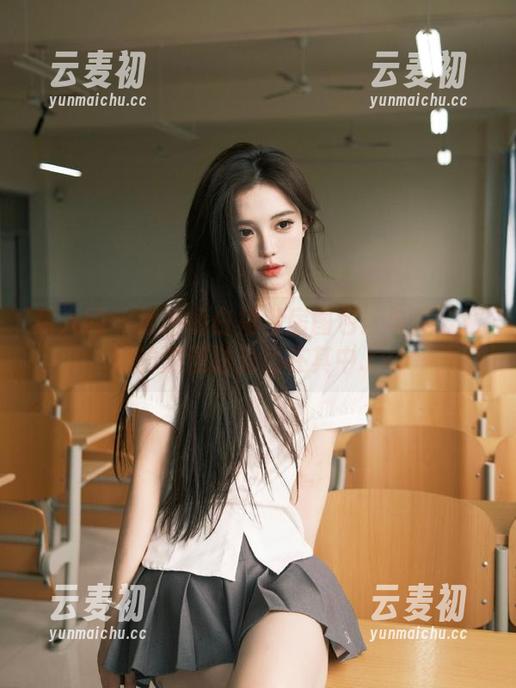 秀人网 - 潘娇娇白裙私房图包：与美好邂逅的浪漫时光尽在其中.txt