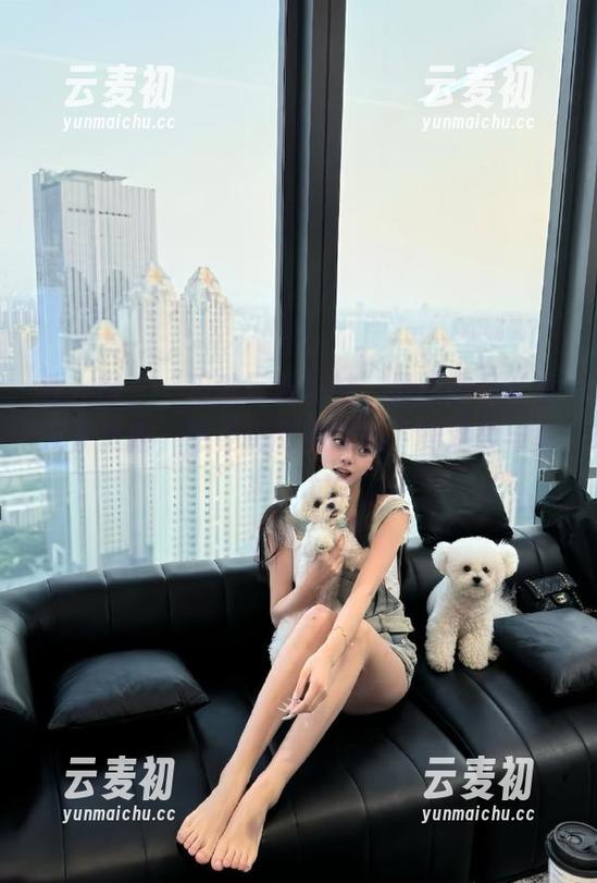 秀人网 - “猫咪巨臀妹妹”最新作品《女友》更新，感受摄影师镜头下的温柔与幸福！.txt