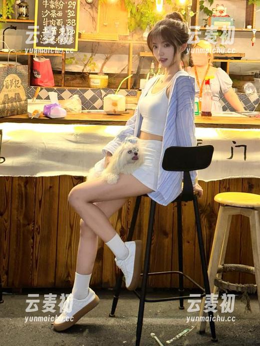 秀人网 - 璀灿泳装写真作品集：汇聚原图的精彩瞬间，展现自信之美.txt