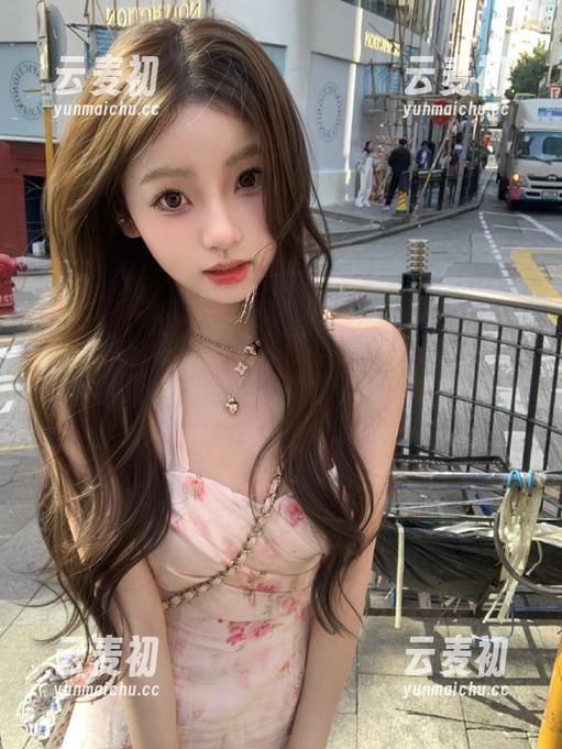 秀人网 - 让我们一起欣赏金悦汐的灰丝写真图集，展现她独特的魅力吧！.txt