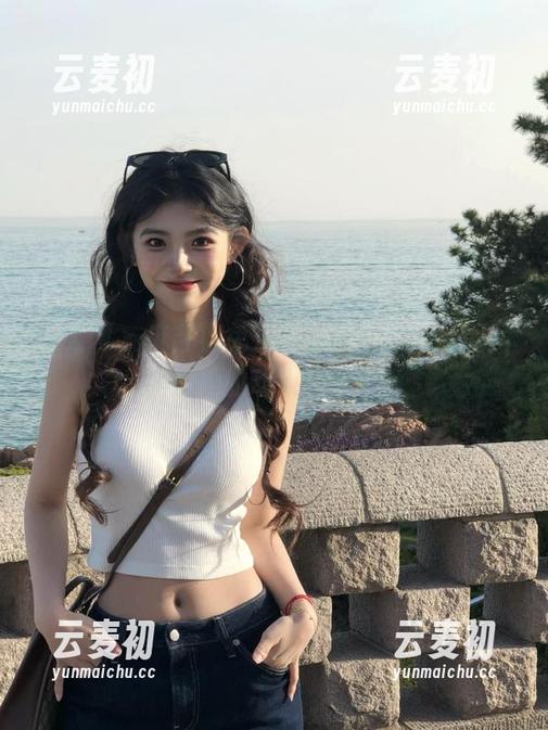 秀人网 - 麻吉小兔子亲临泳池，高清图片捕捉她的动人瞬间.txt