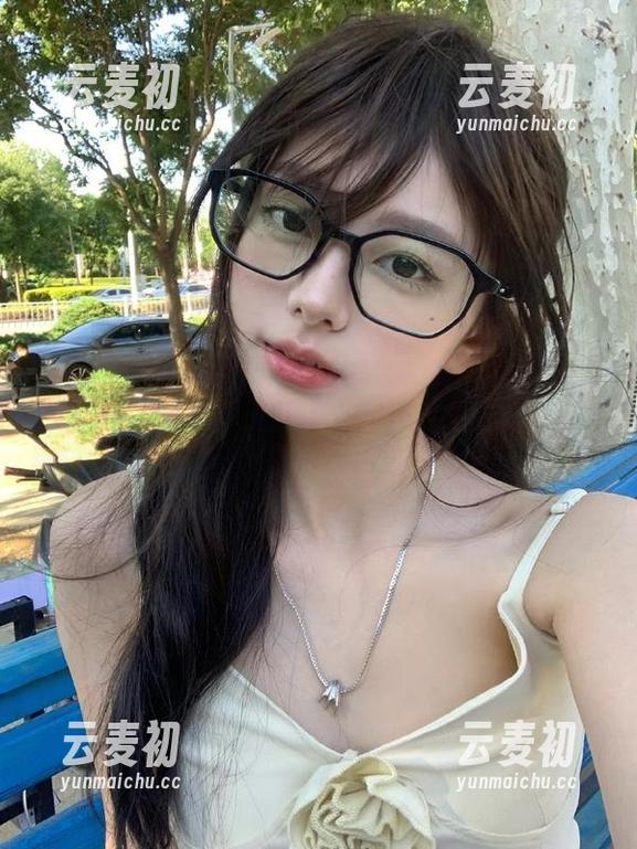 秀人网 - 龙女sunny带你领略黑色作品集最新风采，感受写真艺术的极致魅力.txt