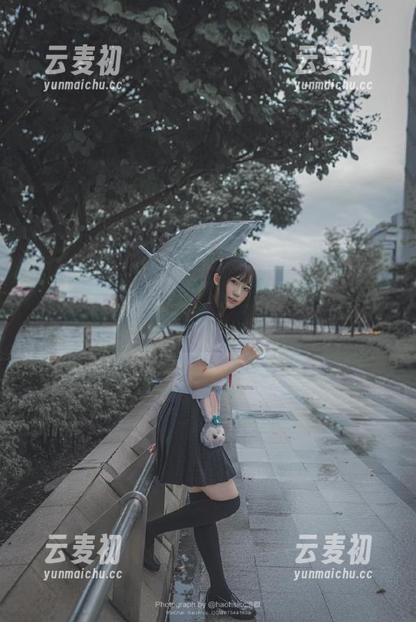 微密圈 - 紫色哒豚豚短裤全套图包，浪漫与青春交织的瞬间，尽在其中！.txt