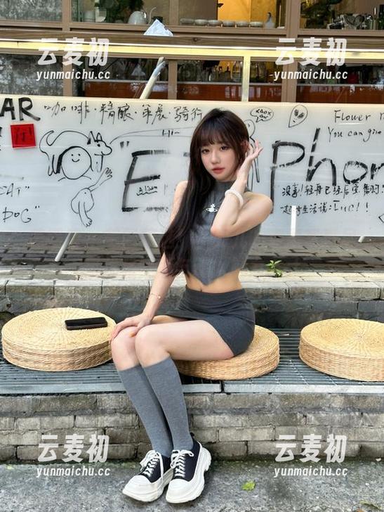 美媛馆 - 美图精选！小兜儿的温柔写真尽显优雅气质与动人魅力.txt