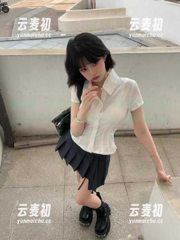 美媛馆 - 打开徐微微mia女友写真集，分享她日常生活中的美丽瞬间，感受真实与艺术的交融！.txt