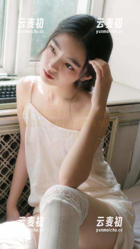 微密圈 - 黑色的光辉：脸红Dearie的写真作品合集，让我们一起感受她的艺术才华.txt
