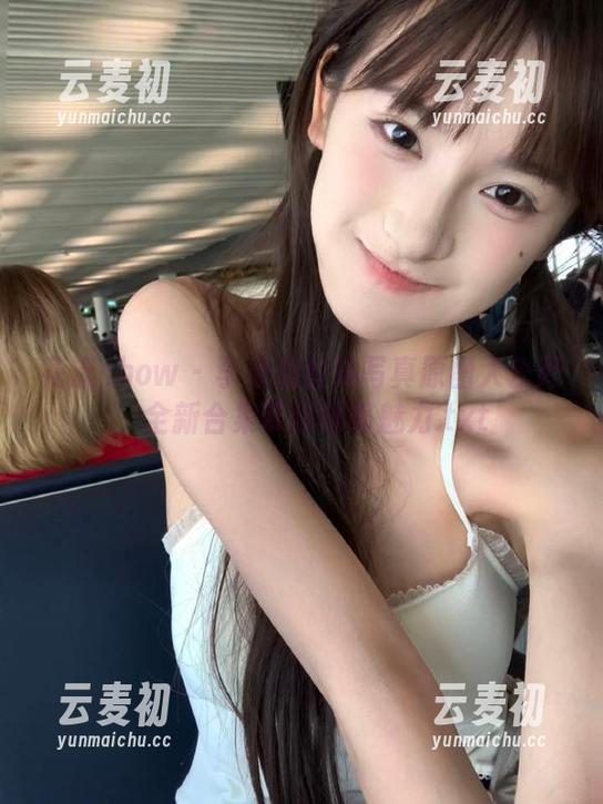 花漾show - 李晨晨丝袜写真原图大公开，全新合集带你领略魅力.txt