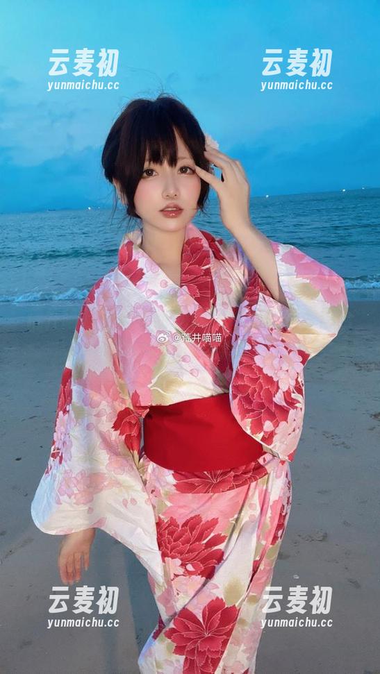 荒井喵喵泳池缤纷瞬间，唯美写真套图合集引领时尚潮流.txt