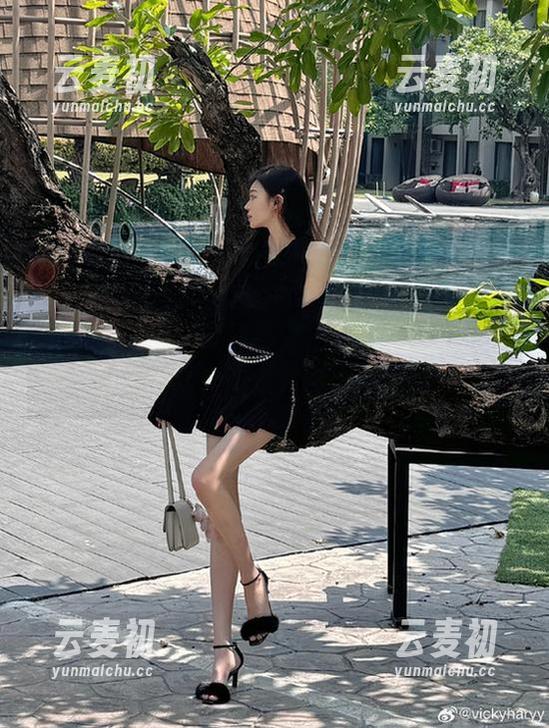 袜啵啵 - 从指尖到脚尖，苏苏最新作品集中两双高跟鞋的风采颠覆你的审美！.txt