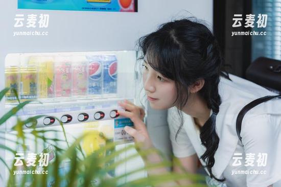 西瓜少女的妹妹写真：摆出如此可爱姿势，让人忍不住想多看几遍作品！.txt