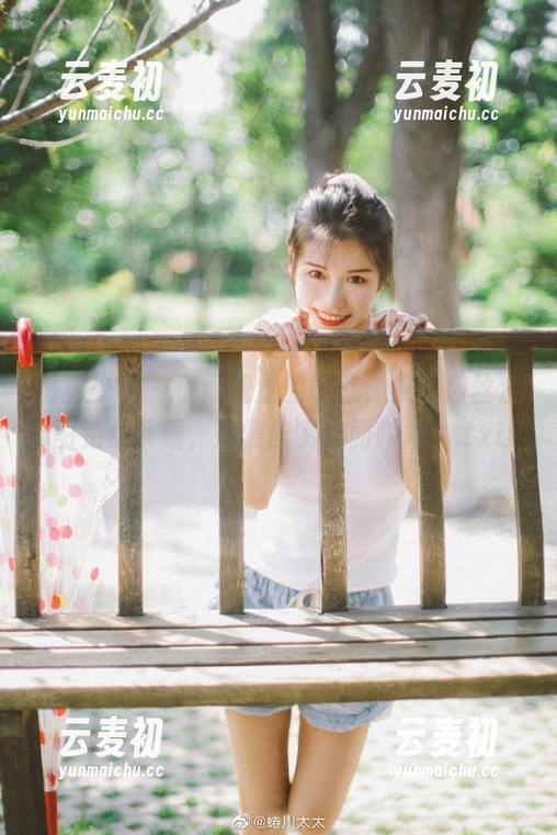 觅芙少女 - 征服视觉的诱惑，依依肉丝套图免费下载，尽情欣赏美丽瞬间！.txt