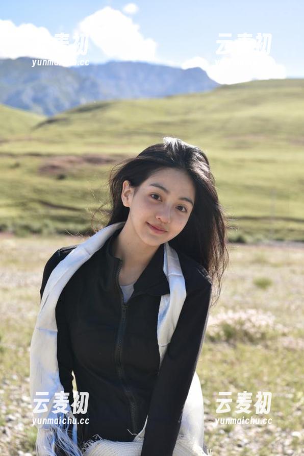 语画界 - 夏小雅的黑丝内衣魅惑瞬间合集：更新你的视觉体验，发现不一样的她.txt