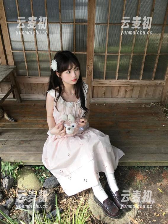 语画界 - 小沫琳户外写真高清图库：这画质真是让人忍不住要点赞！.txt