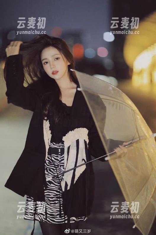 语画界 - 最新分享！月音瞳吊带写真带你感受夏日的清凉与时尚.txt