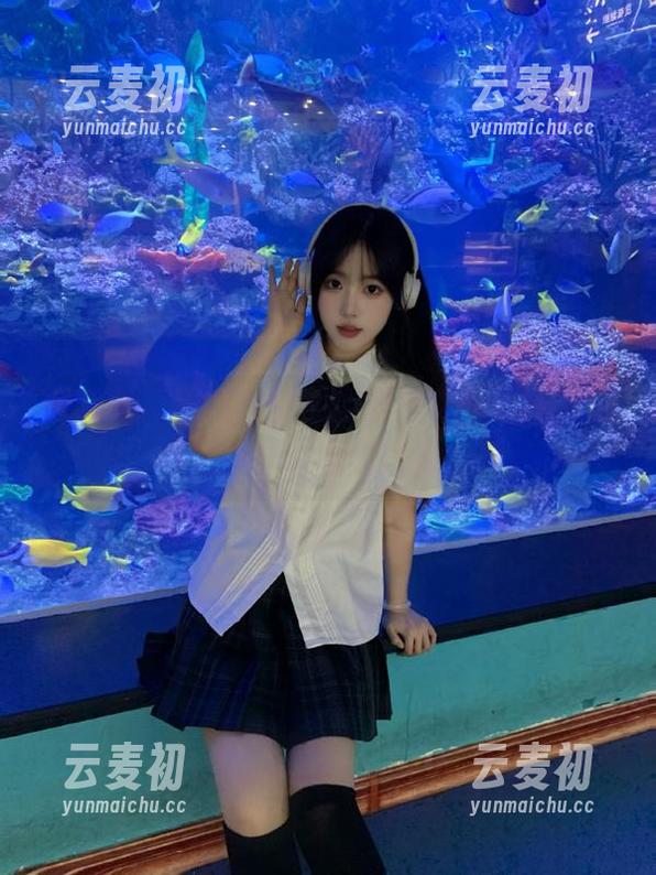 语画界 - 迷醉在梦梵的粉色私拍套图，感受温柔与时尚的碰撞.txt